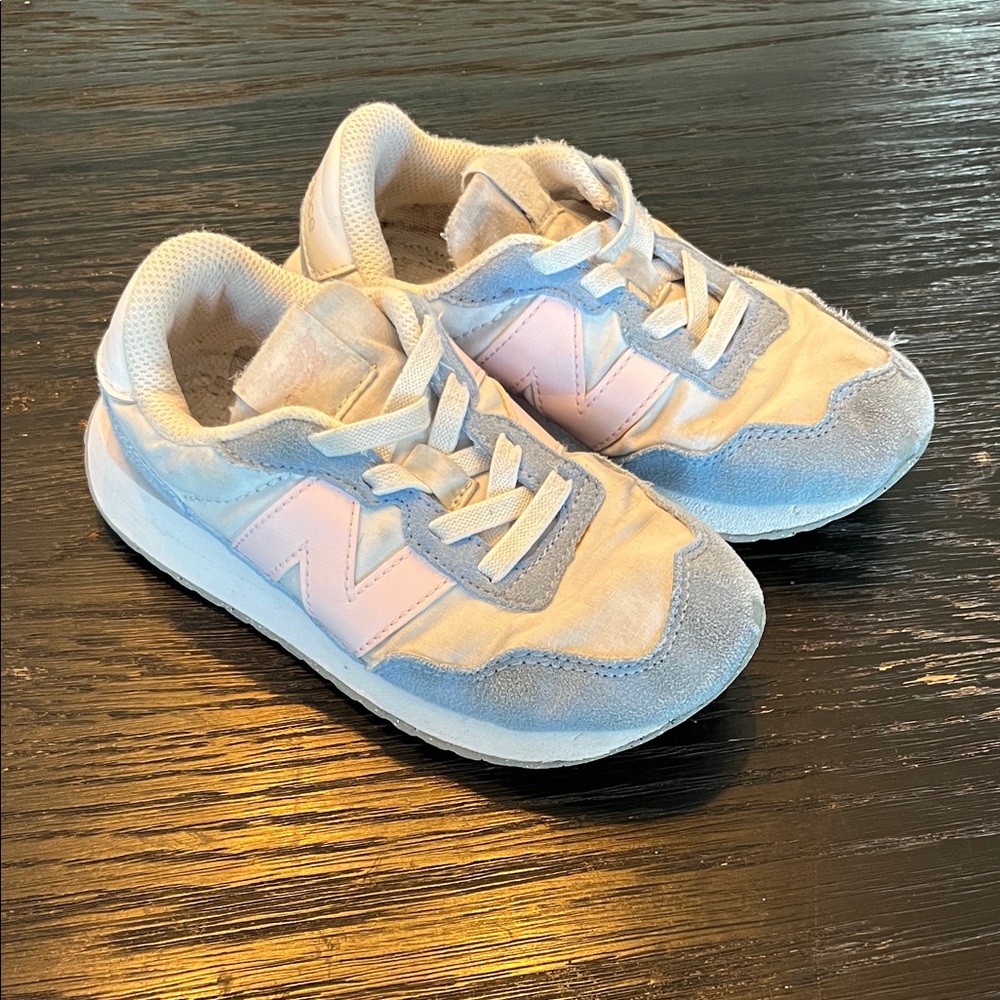 New Balance Kids' Cream and Blue Sneakers Used size 12
